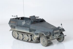 GERMAN HANOMAG SDKFZ 251/1 Ausf B PERSONNEL CARRIER 1/35